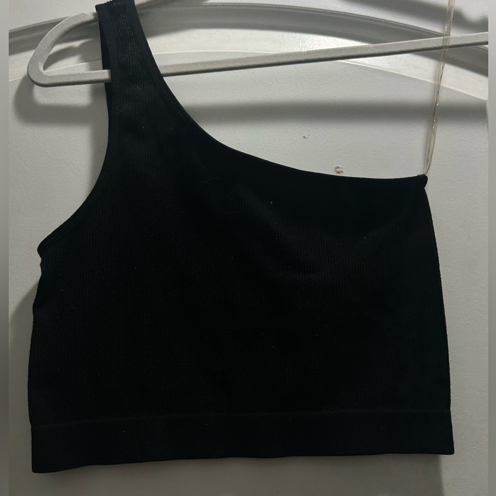 One shoulder crop top